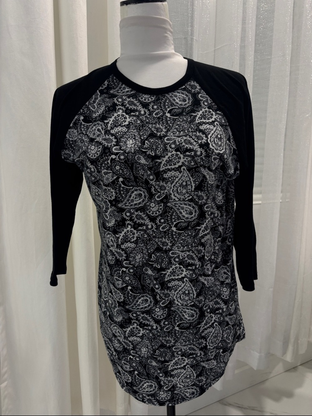 LuLaRoe Black & White Paisley Raglan Top